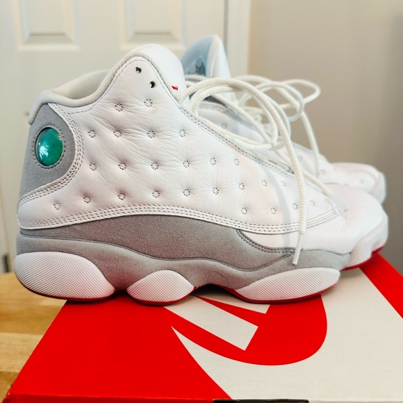 Air Jordan 13 Retro Platinum White. 7.5 M/ 9 W
